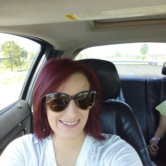 Profile Picture of Molly Bowline (@mollybowline) on Poshmark