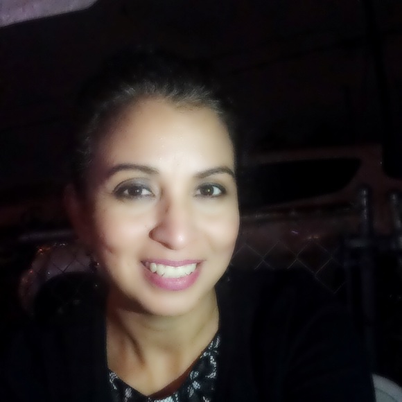 Profile Picture of Egda Chirinos (@nicgis) on Poshmark