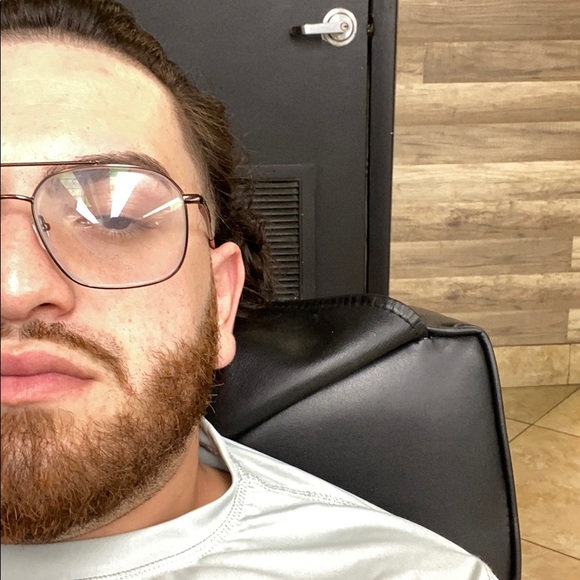 Dillan Araque - Poshmark Profile Picture of Dillan Araque (@dillan70) on Poshmark