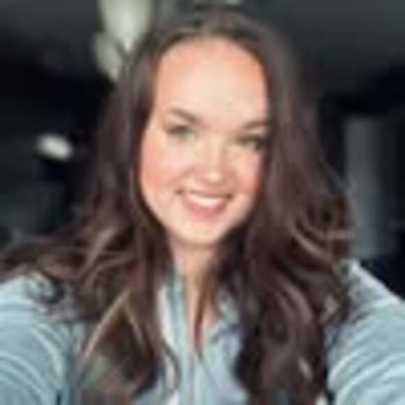 Profile Picture of Emma Bleichert (@eclaire_1024) on Poshmark