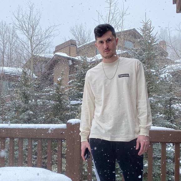 Profile Picture of Julz Canuso (@julzwinzagain) on Poshmark