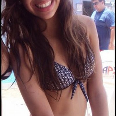 Profile Picture of Julia Neves (@julianeves2) on Twitter