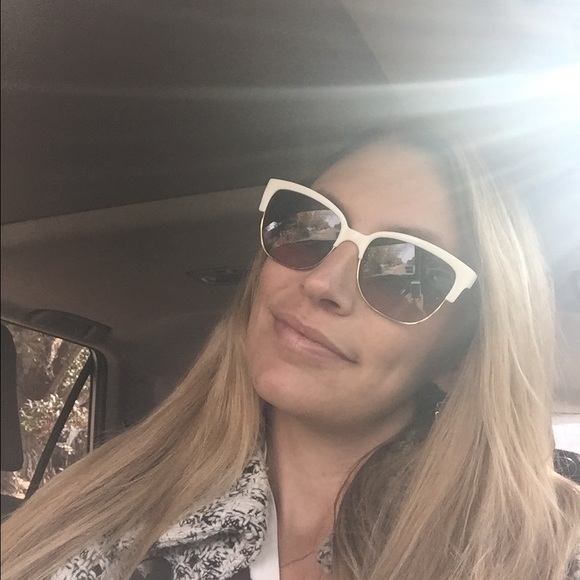 Profile Picture of Julia Knox (@jknox307) on Poshmark