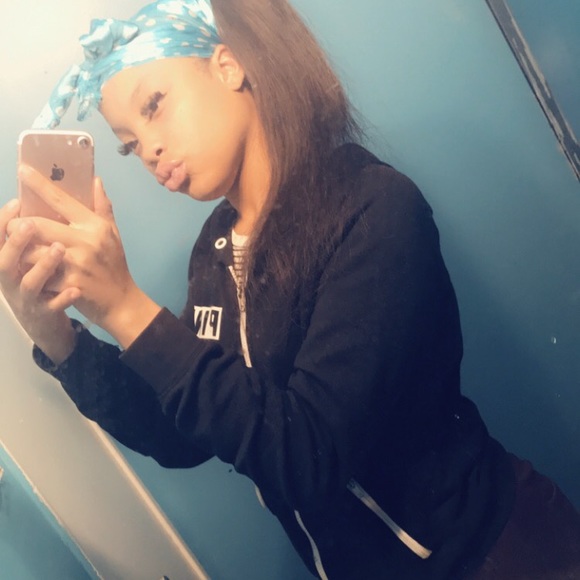 Profile Picture of Liaah Gadison (@liaahlove581) on Poshmark