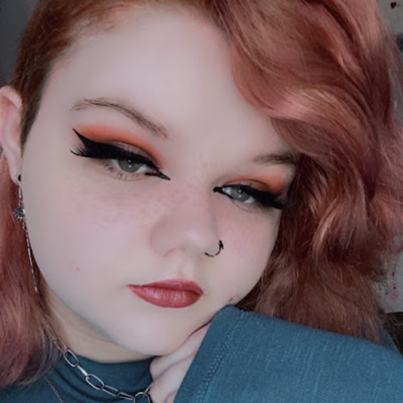 Ruby Warren - Poshmark Profile Picture of Ruby Warren (@warrenruby6) on Poshmark