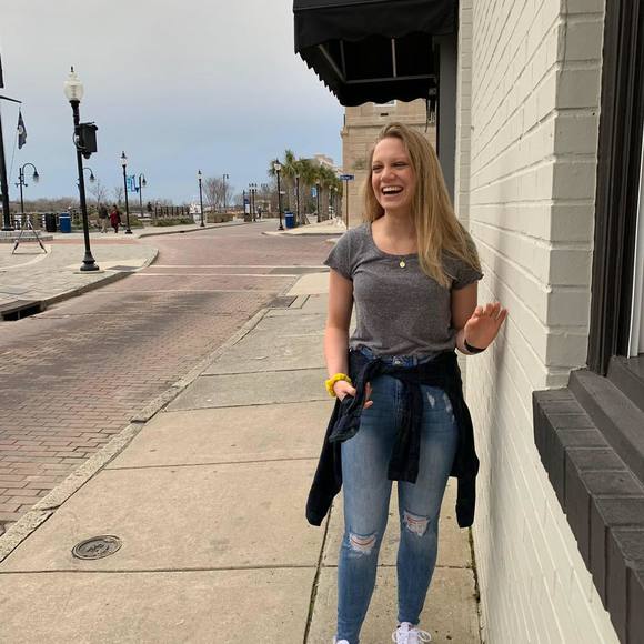 Profile Picture of Kianna Osterbauer (@kianna35) on Poshmark