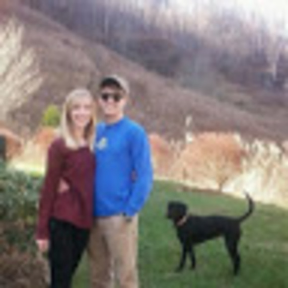 Profile Picture of Evan Felker (@evanfelker) on Poshmark