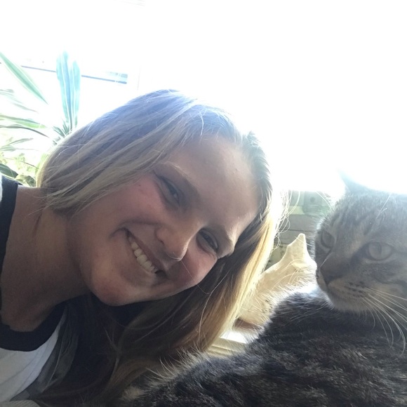 Profile Picture of Lilian Schamberger (@l_schamberger) on Poshmark