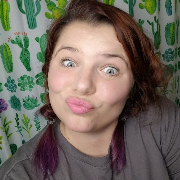 Profile Picture of Brianne Minard (@blminard) on Poshmark