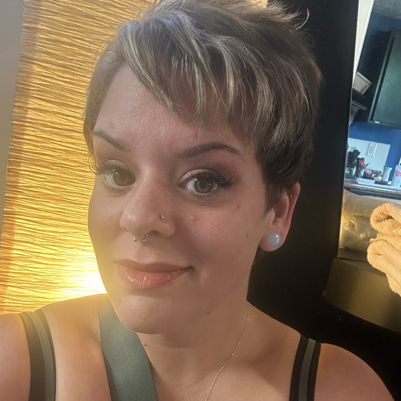 Profile Picture of Tabitha Cavazos (@tabithacavazos) on Poshmark