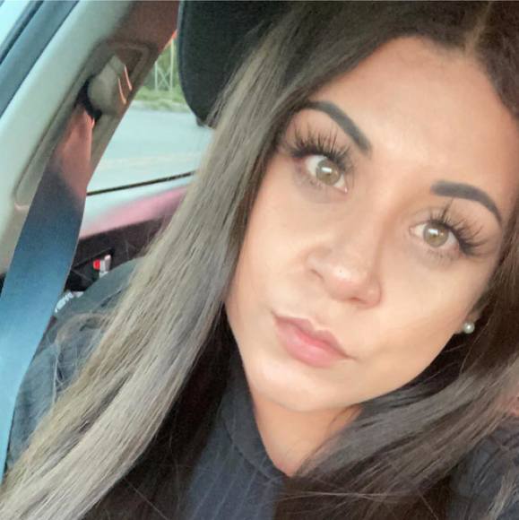 Profile Picture of Rosa Richards (@rosaa32) on Poshmark