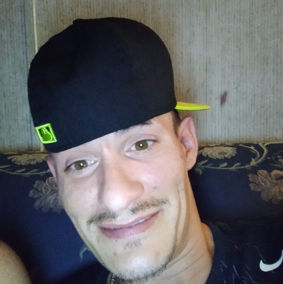Profile Picture of Michael Creador (@creo0588) on Poshmark