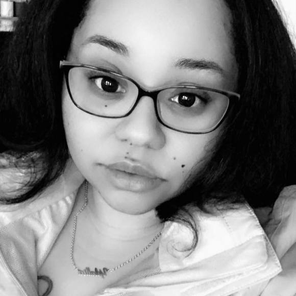 Profile Picture of Cecelia Gonzalez (@cecelia1x) on Poshmark