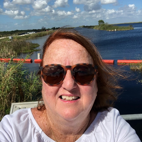Profile Picture of Paula Allen (@pallen3812) on Poshmark