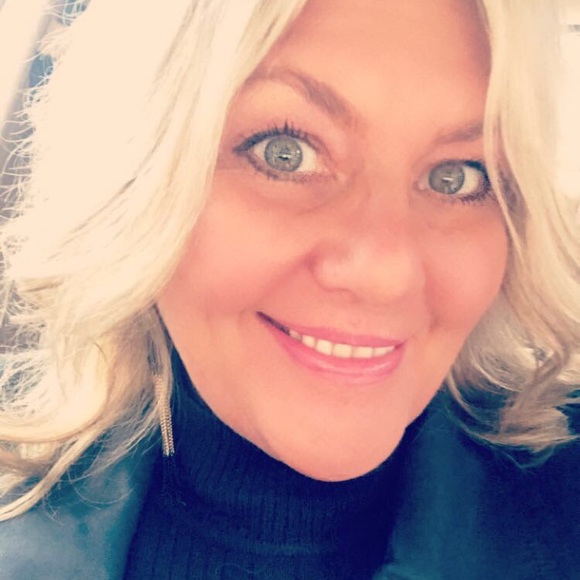 Profile Picture of Michelle Mccloskey (@mccloskey1966) on Poshmark