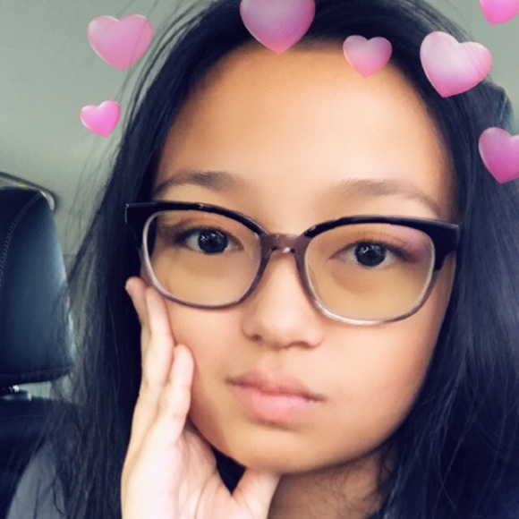 Profile Picture of Jessica Devries (@chulajesse) on Poshmark