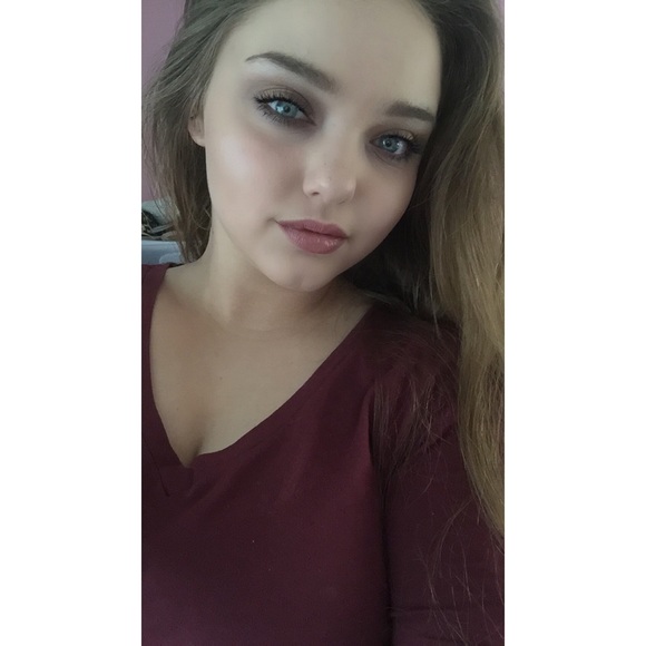 Profile Picture of Haley Hooven (@hoovalicious) on Poshmark