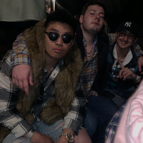 Profile Picture of Douglas Nguyen (@douglasnguyen) on Poshmark