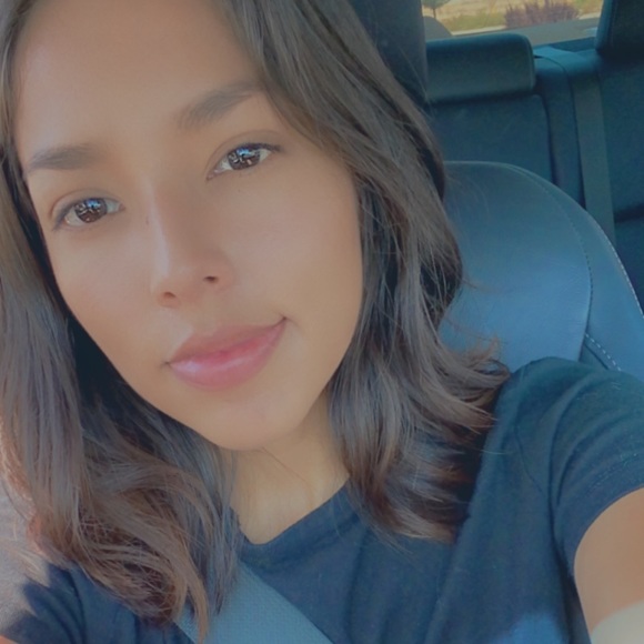 Profile Picture of Liz Ojeda (@_flaca) on Poshmark
