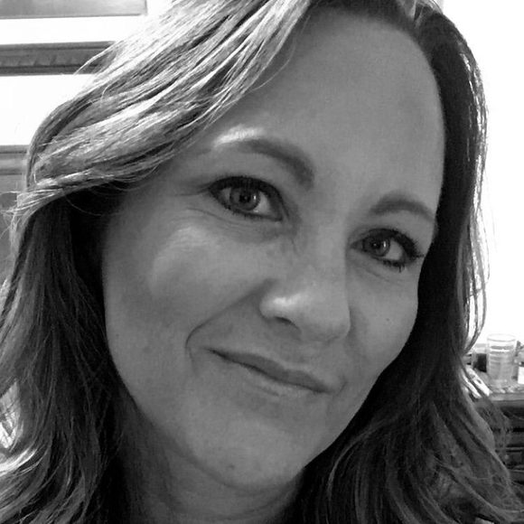 Profile Picture of Jennifer Bookwalter (@jenniferfl8) on Poshmark