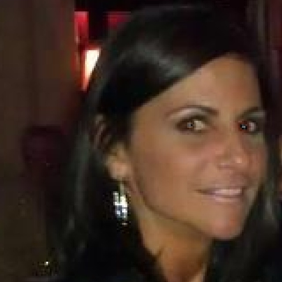 Profile Picture of Mona Cirillo (@monalisav) on Poshmark