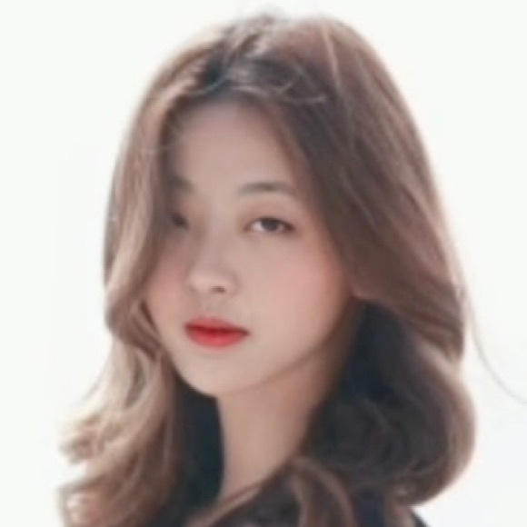 Profile Picture of Hana Choe (@hachichoe) on Poshmark