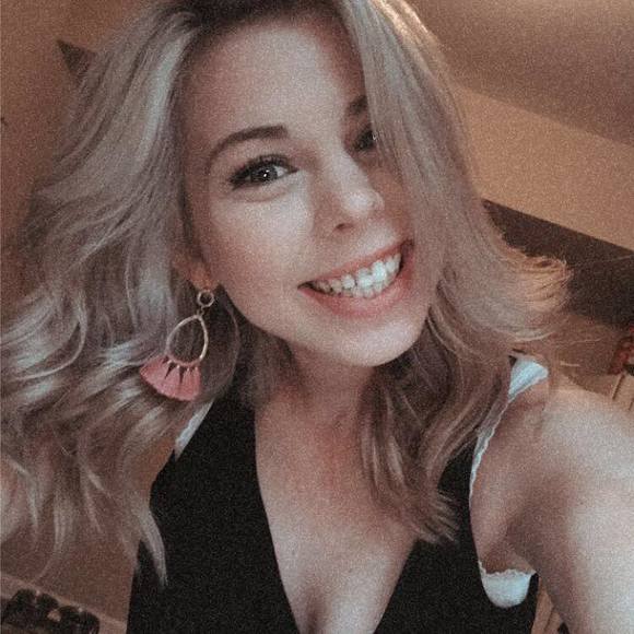 Profile Picture of Katelyn Richards (@katelyn_marie56) on Poshmark