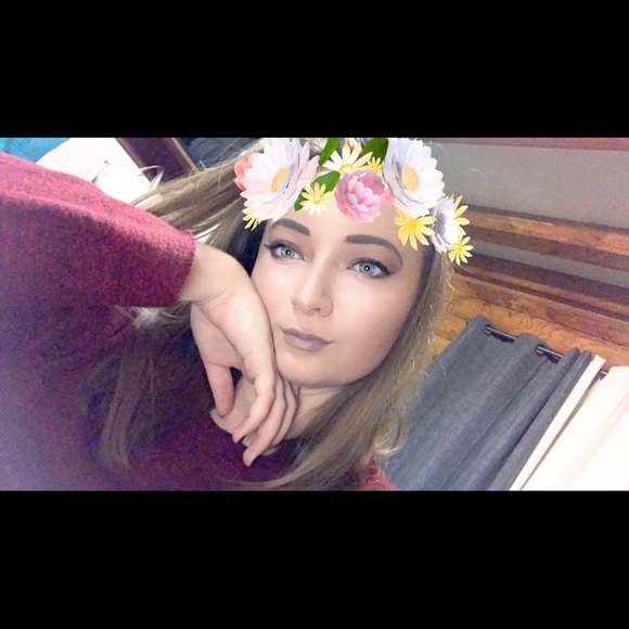 Profile Picture of Savannah Long (@sav99) on Poshmark