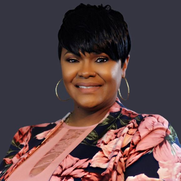 Profile Picture of Tiffany Gillard (@tiffanyg001) on Poshmark