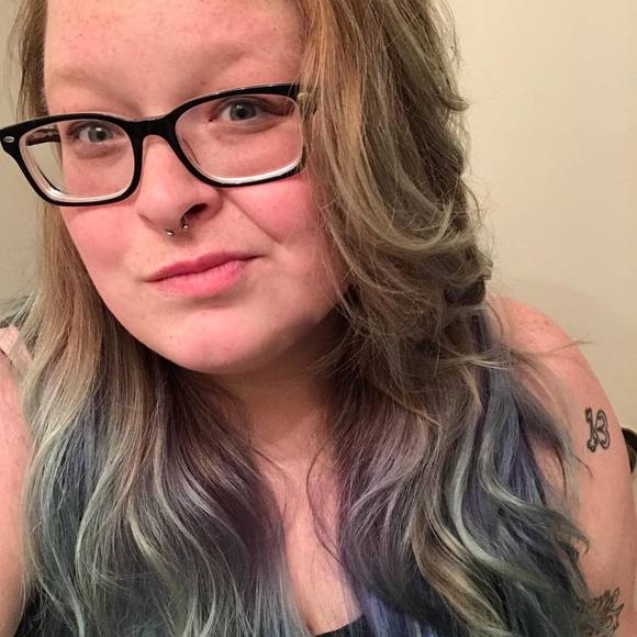 Kayla Doty - Poshmark Profile Picture of Kayla Doty (@sweetartfreak) on Poshmark