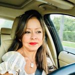 Profile Picture of Bobbie Kalenderian 🌺🐝 (@bobbieblooms) on Instagram