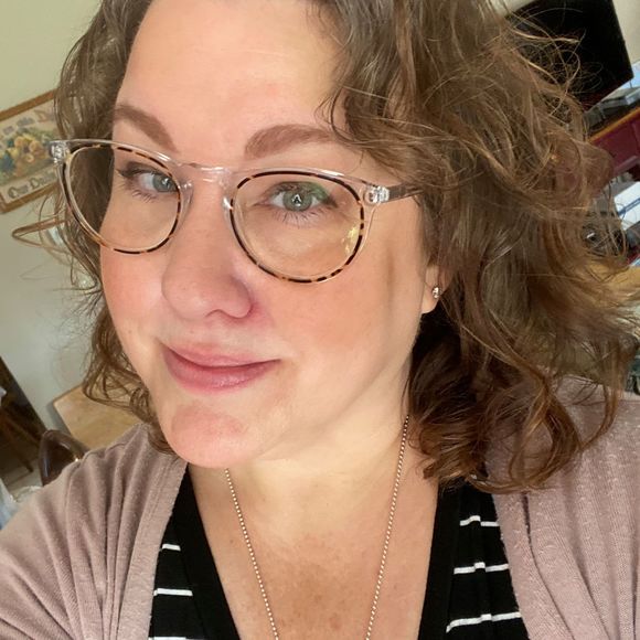 Profile Picture of Danielle Julien (@danijulie) on Poshmark