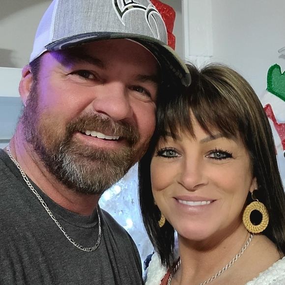 Profile Picture of Kim Bell (@kimbell16941) on Poshmark