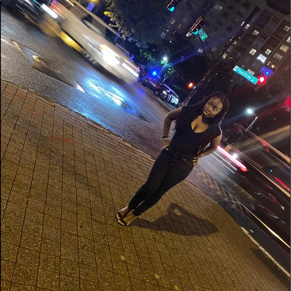 Profile Picture of Antonette Barlatier (@rosenet96) on Poshmark