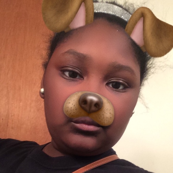 Profile Picture of Yania Brundidge (@niagirl11) on Poshmark