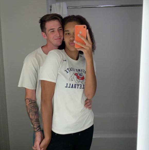 Profile Picture of Devon Leardini (@devon1212) on Poshmark