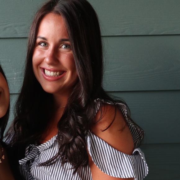 Profile Picture of Erin Shoemaker (@erinshoemaker) on Poshmark