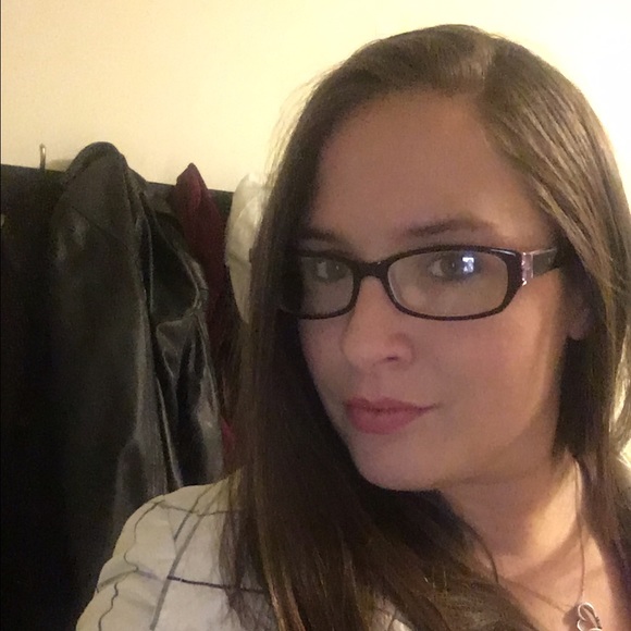 Profile Picture of Kayla Chouinard (@kibblez0123) on Poshmark