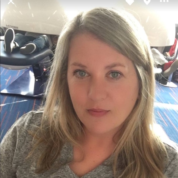Profile Picture of Donnalynn Pugliese (@donnalynn1017) on Poshmark