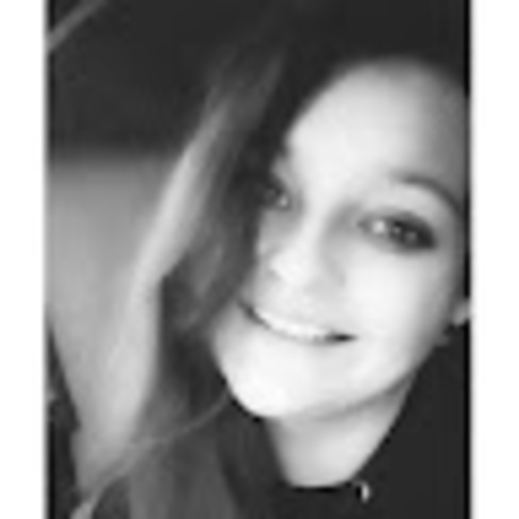 Profile Picture of Aja Calaman (@ajcalaman) on Poshmark