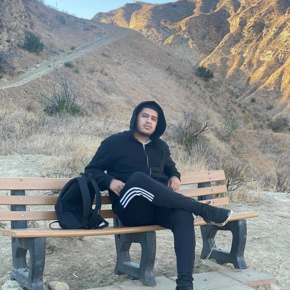 Profile Picture of Alexander Garcia (@alexandergar458) on Poshmark