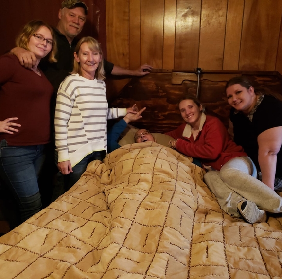 Profile Picture of Nikki Wallenberg (@nikkiw1987) on Poshmark