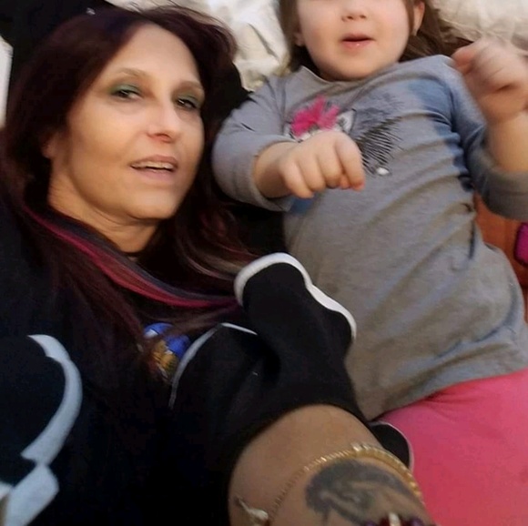 Profile Picture of Jo Rhome (@jorhome) on Poshmark