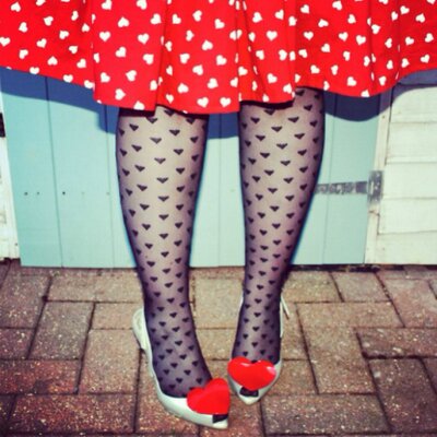 Profile Picture of Sarah (@amilliondresses) on Twitter