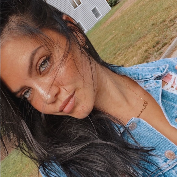 Madison Matarazzo - Poshmark Profile Picture of Madison Matarazzo (@madiejm17) on Poshmark