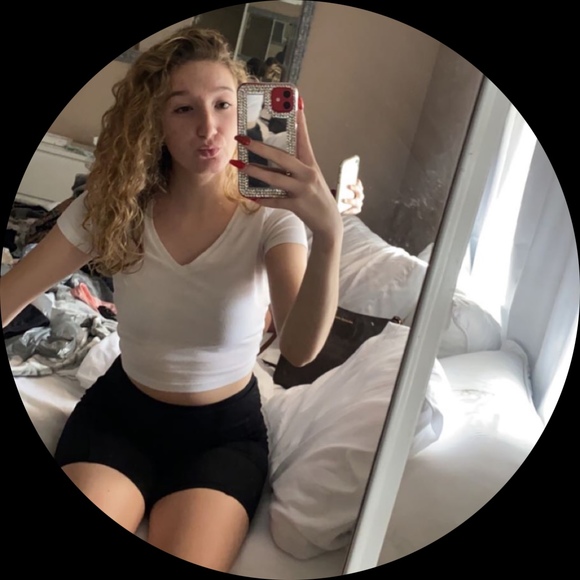 Profile Picture of Haley Morrow (@hayyy352) on Poshmark