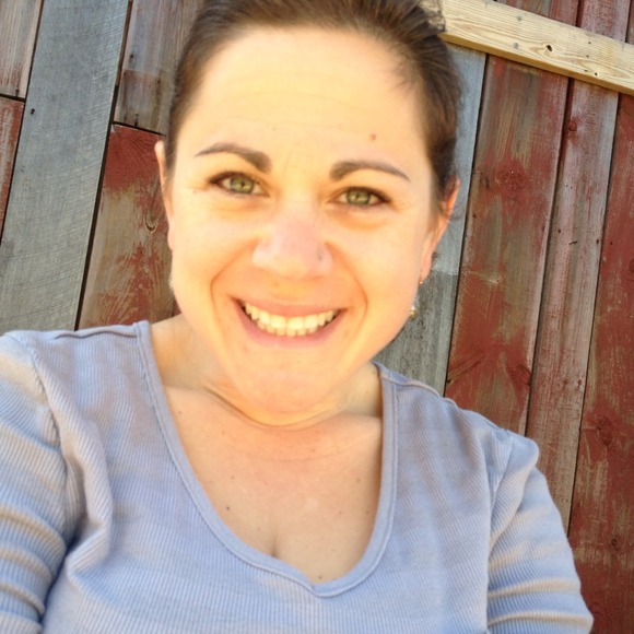 Profile Picture of Michelle Bramucci (@mabramucci) on Poshmark