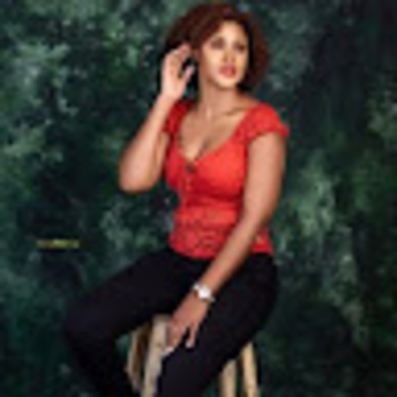 Profile Picture of Oluwaseun Fajemirokun (@ofajemirokun) on Poshmark