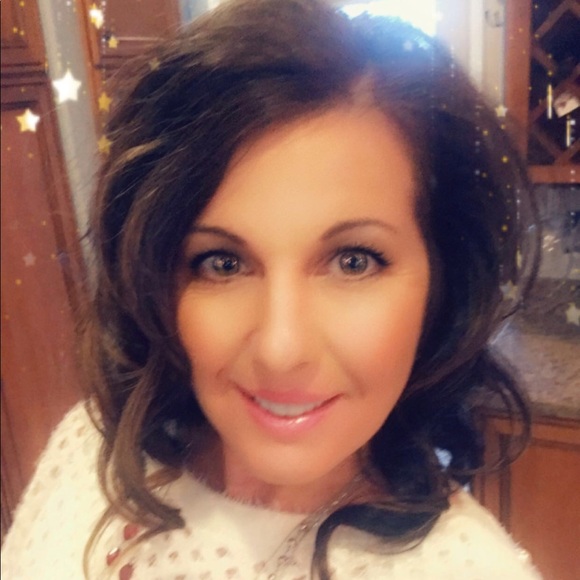 Profile Picture of Jenny Bachelor (@jlbachelor) on Poshmark