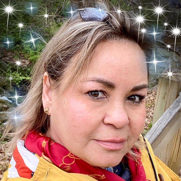 Profile Picture of Tania Carvajal (@tatylulu12) on Poshmark